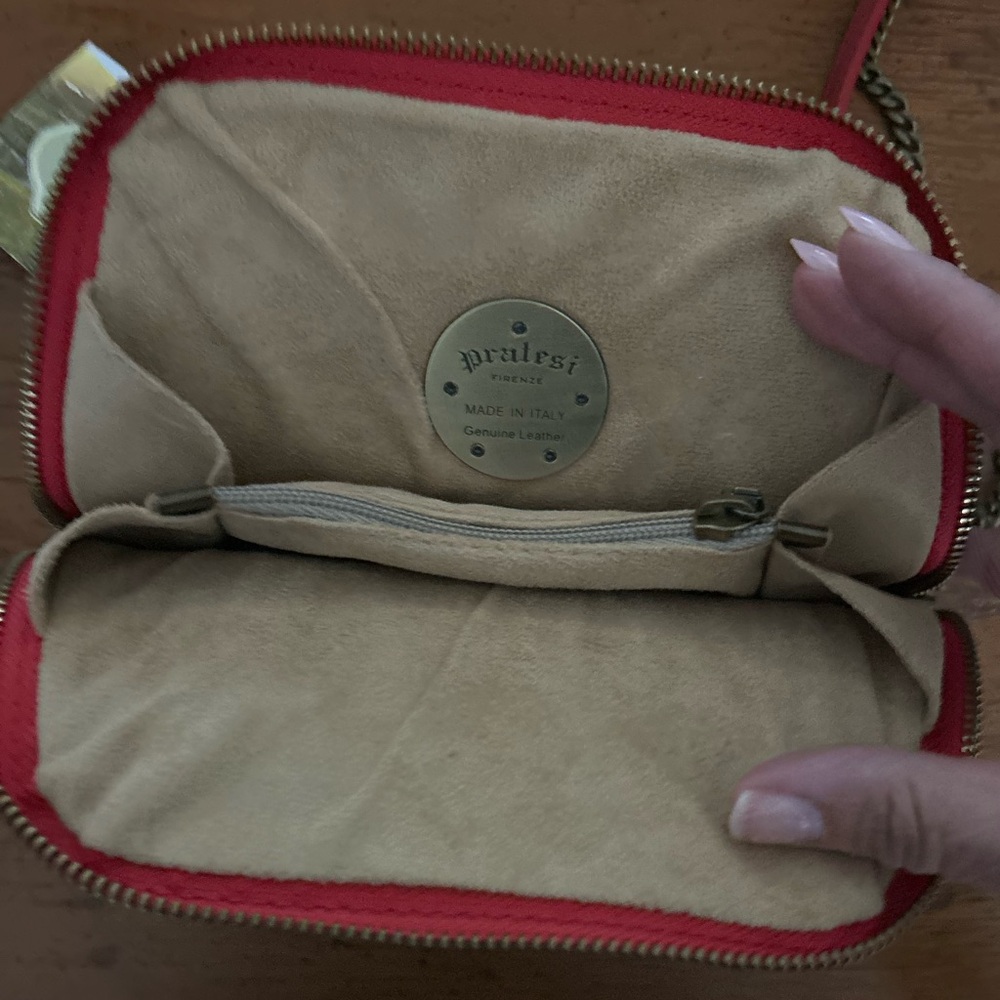 Pratesi Italia Firenze genuine Italian leather Red Crossbody Bag - Picture 3 of 9